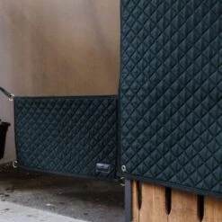 Kentucky Horsewear Kentucky Stable Guard Donkergroen 92x53cm 8 Kentucky Horsewear Kentucky Stable Guard Donkergroen 92x53cm -Huisdierbenodigdheden kentucky 179a2696 e8502ded370e565d04389cf2c54c4715 article photobook crop.59c808