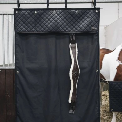 Kentucky Horsewear Kentucky Stalgordijn Waterproof Zwart 142x200cm 4 Kentucky Horsewear Kentucky Stalgordijn Waterproof Zwart 142x200cm - Afbeelding 2