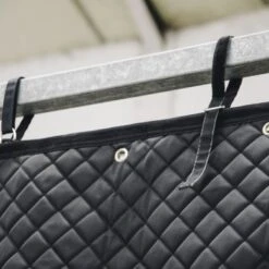 Kentucky Horsewear Kentucky Stalgordijn Waterproof Zwart 142x200cm 8 Kentucky Horsewear Kentucky Stalgordijn Waterproof Zwart 142x200cm -Huisdierbenodigdheden kentucky stable curtain waterproof black 2.bf106b